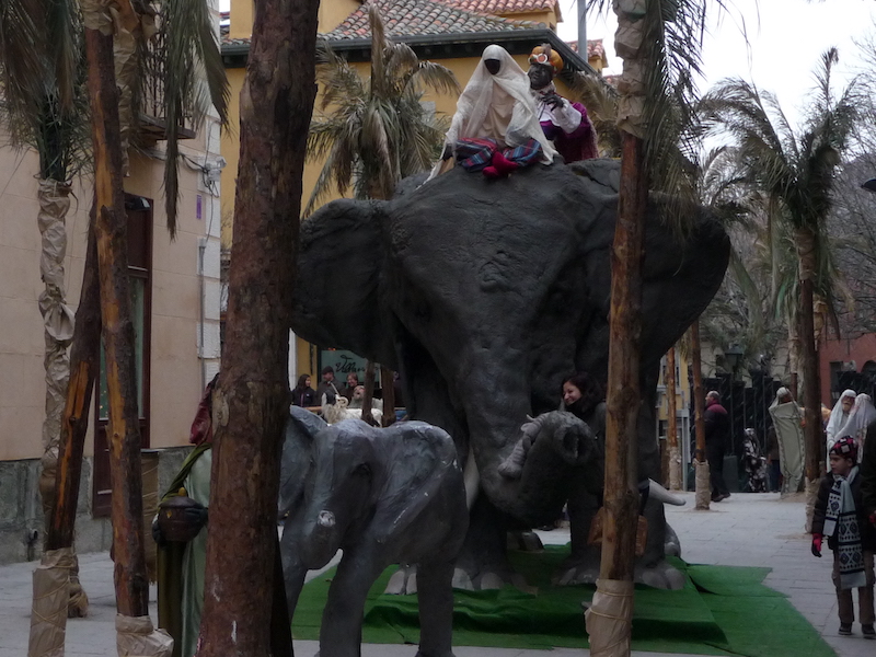 Kerstverhaal in ware grootte in San Lorenzo de El Escorical (Madrid, Spanje)