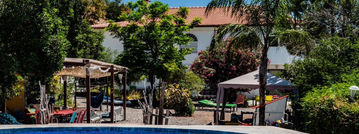 Klein budget vakantiepark Nido Aguila Blanca bij Sierra de las Nieves (Malaga, Andalusië)