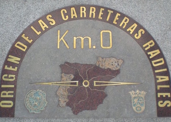 Beeld van koning CarlosIII op Plaza Mayor Madrid