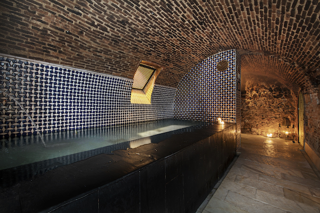 Koudwaterbad van Hammam al Andalus in Madrid