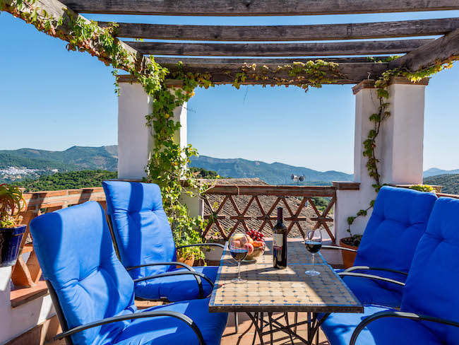 Dakterras met fantastisch uitzicht van hotel Los Castaños bij Ronda (Andalusië)