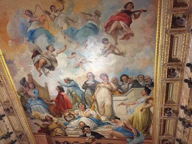 Plafondschildering van Villamil in Lazaro Galdiano museum in Madrid
