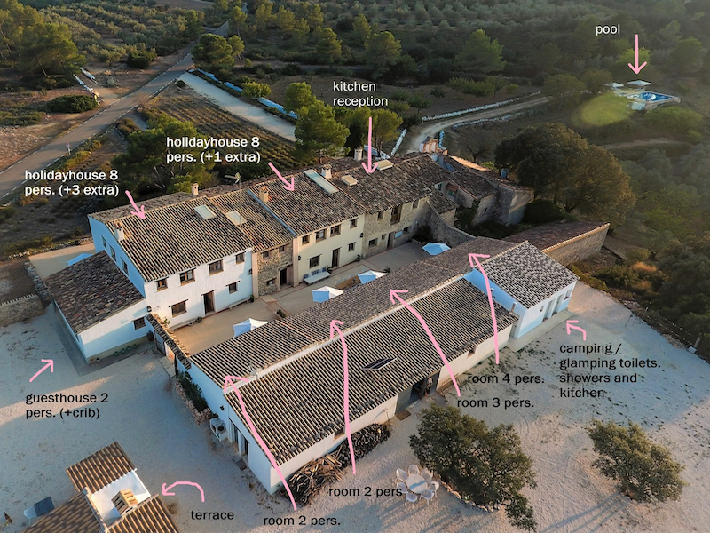 Luchtfoto van Casas Benalí in de Sierra de Enguera (Valencia)