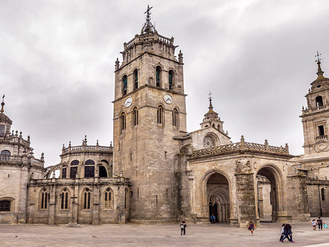 De Santa Maria kathedraal in Lugo (Noord Spanje)