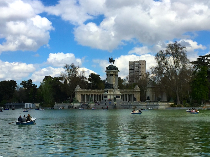 Roeien in Retiro park in centrum Madrid