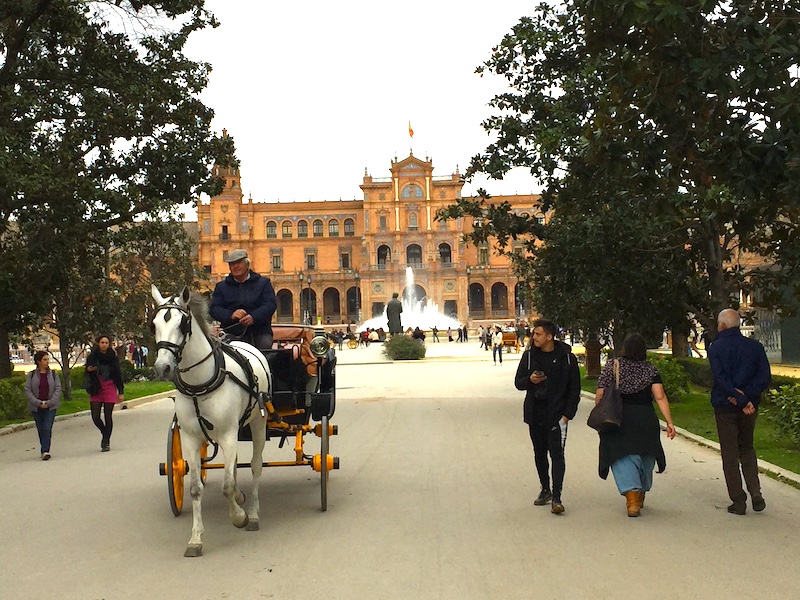 Plaza de España, bekendste bezienswaardigheid Sevilla, vanuit Maria Luisa park