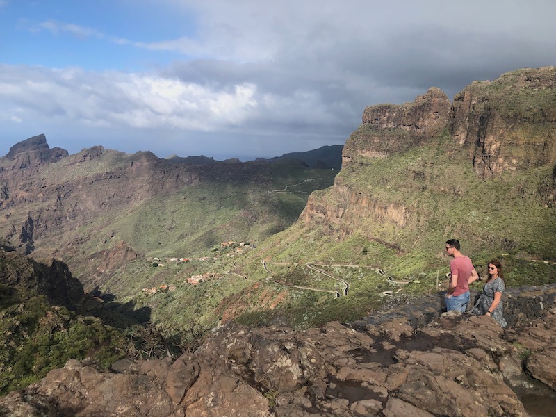 Scherpe haarspeldbochten in het Masca ravijn op Tenerife