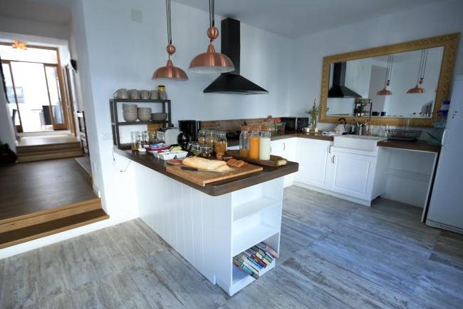 Keuken met ontbijtbuffet