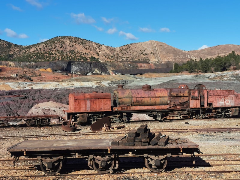 Oude treinstellen in mijngebied Minas de Riotinto