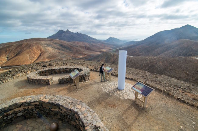 Het binnenland van Fuerteventura gezien vanaf Mirador de Sicasumbre