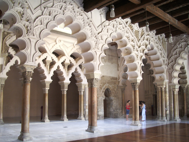 Mudejar architectuur in het Alfajería paleis in Zaragoza (provincie Zaragoza, Aragon)