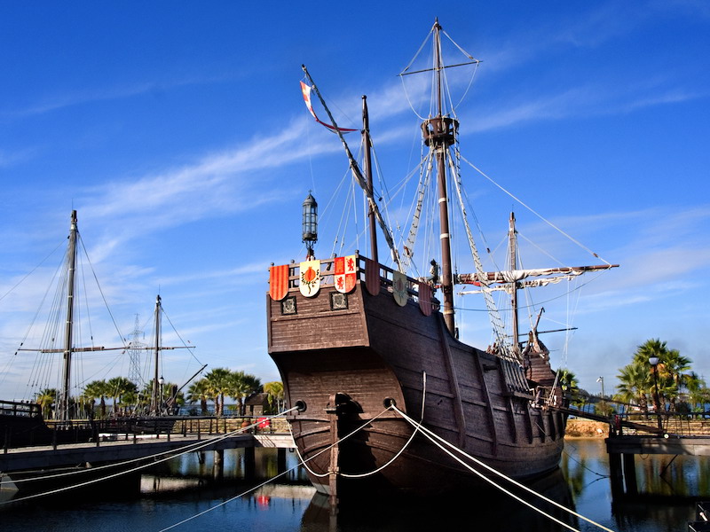In Palos de la Frontera (Huelva) vind je een kopie van de schepen waarmee Columbus op ontdekkingsreis is gegaan