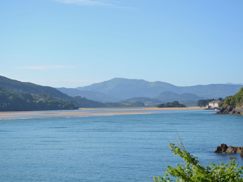 Rivieruitmonding bij Mundaka in biosfeerreservaat Urdaibai (Baskenland)