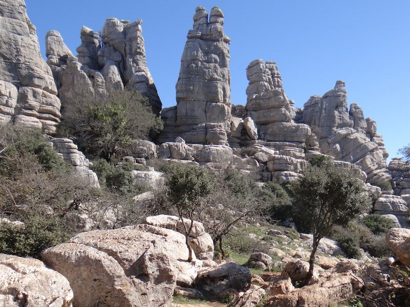 In het naseizoen kun je heerlijk wandelen in natuurpark El Torcal in Zuid-Spanje