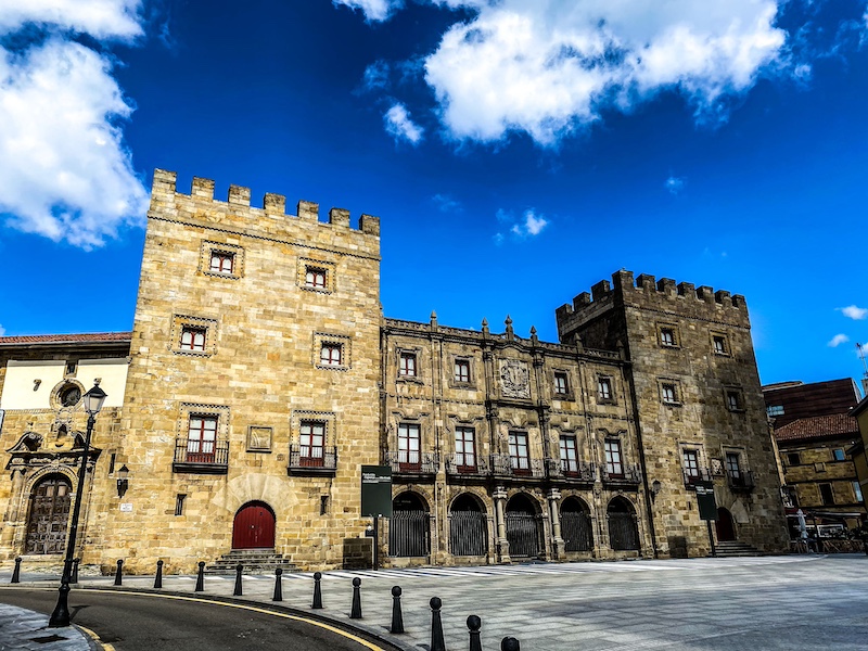 Revillagigedo paleis in Cemidavilla wijk in Gijón