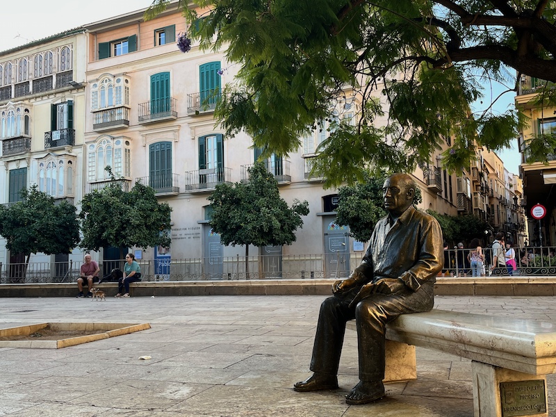 Het beeld van Picasso op de Plaza de la Merced in Malaga