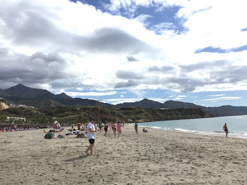 Playa Burriana in Nerja (Costa del Sol Oost)