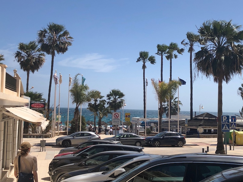 Parkeren bij het Burriana strand in Nerja