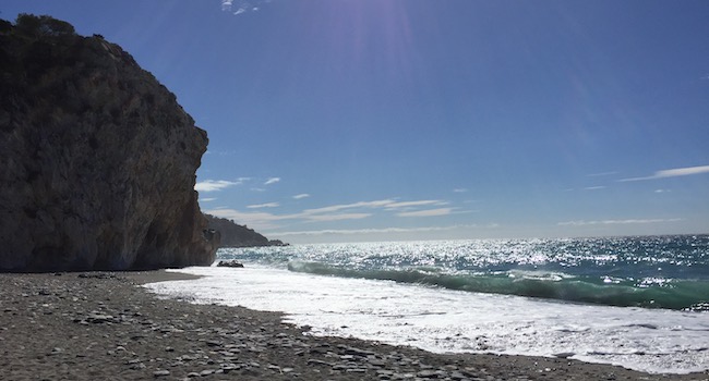 Nudistenstrand Playa Cantarriján aan de Costa Tropical in Andalusië