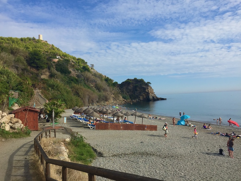 Playa de Maro aan de Costa del Sol Oost