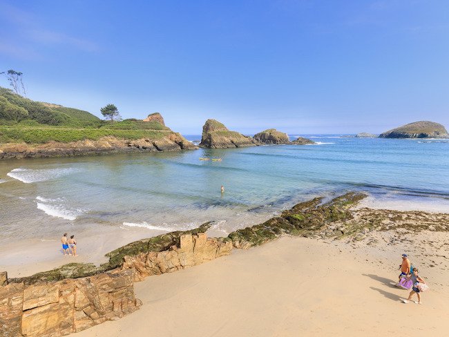 Het Playa de Porcia strand aan de Costa Verde in Asturië