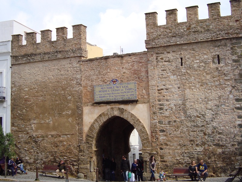 Toegangspoort tot het oude stadje Tarifa in de provincie Cádiz