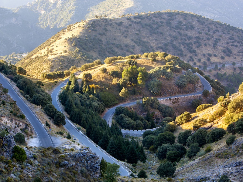 Haarspeldbochten bij de Puerto de las Palomas bergpas in de Sierra de Grazalema