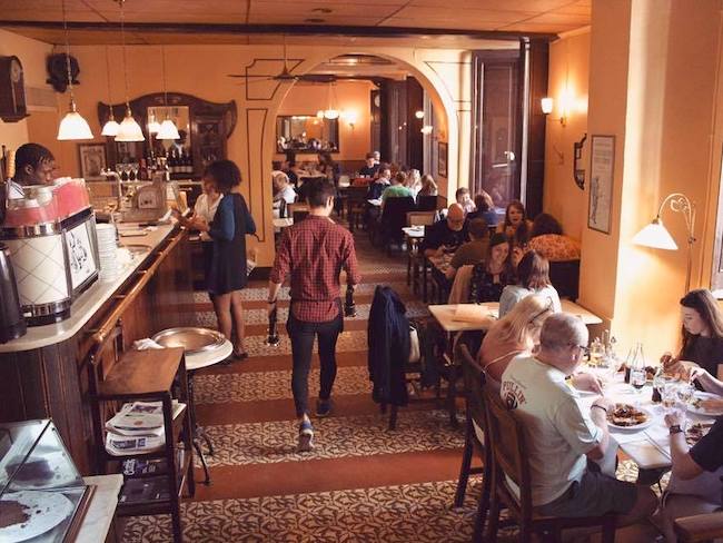 Modernistisch interieur Café le Bistrot in Girona