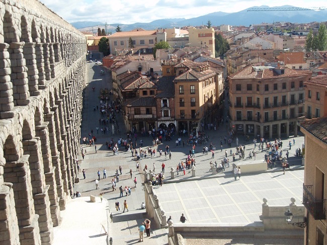 Het Romeinse Aquaduct in Segovia (Midden Spanje)