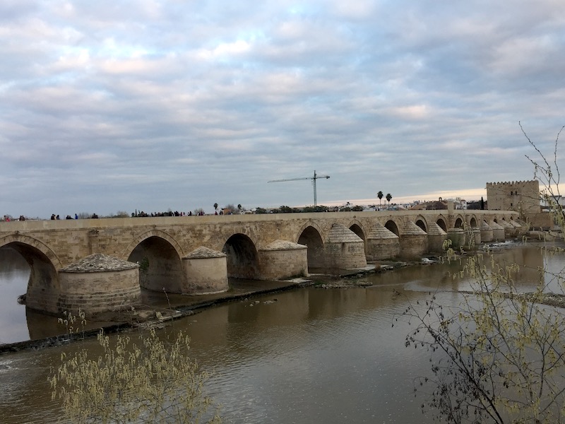 De Romeinse brug in Córdoba (Andalusië)