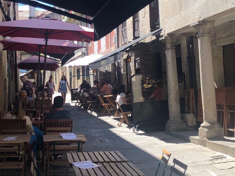 Restaurants in de idyllische Figuera straat in Pontevedra