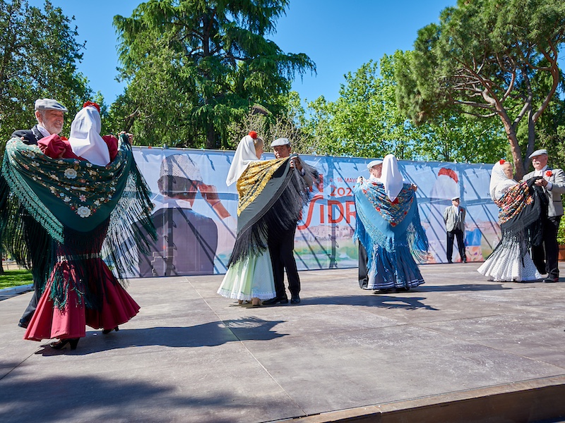 Dansen in Vistillas tuin tijden San Isidro in Madrid
