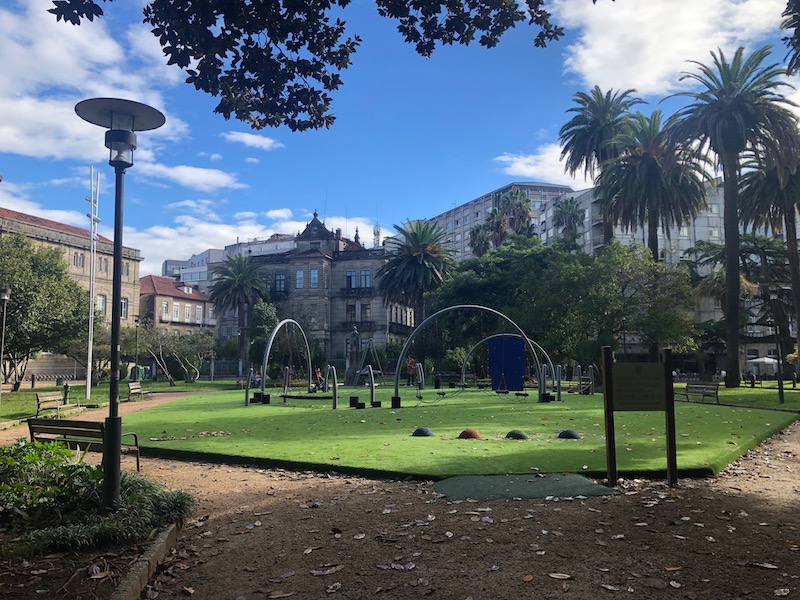 Speeltuin bij het Alameda plein in Pontevedra (Noord-Spanje)