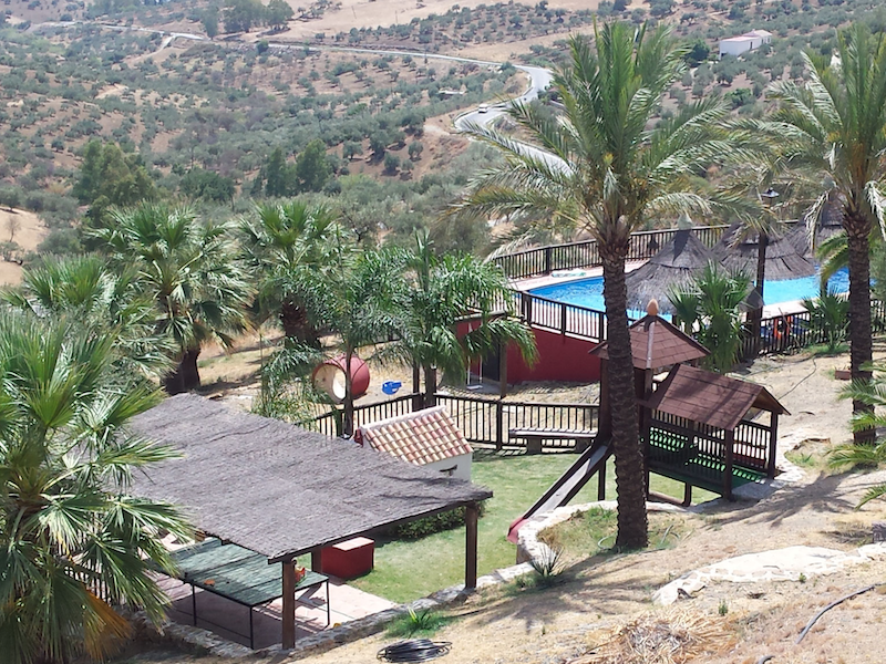 Speeltuin en zwembad op Finca el Moralejo