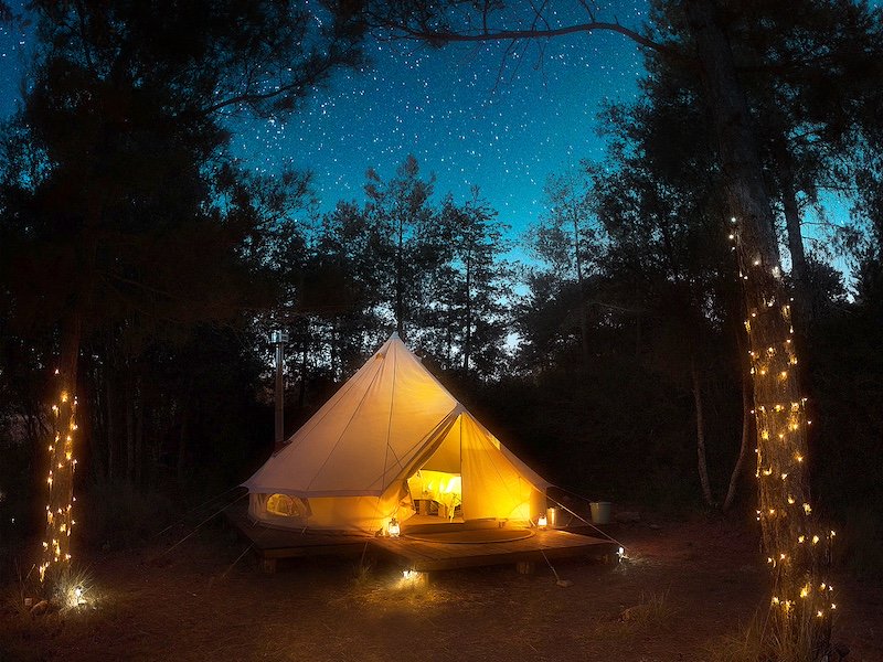 Prachtige sterrenhemel bij glamping Forest Days in Spanje