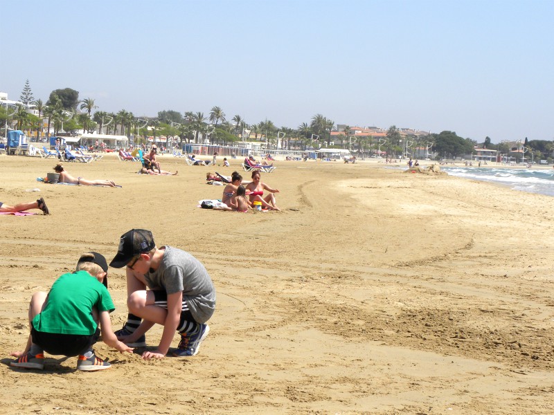 Het brede strand van Cambrils