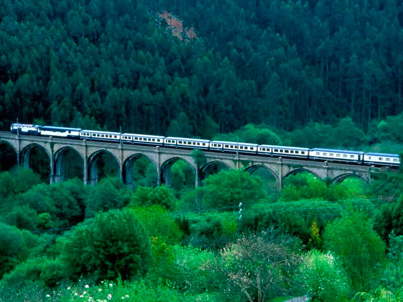 Luxe treinreis door Noord-Spanje met de Transcantabrico Gran Lujo trein