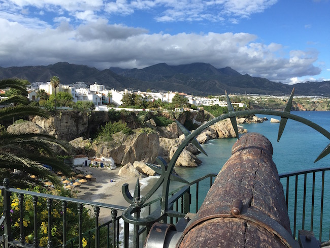 Uitzicht vanaf het Balkon van Europa in Nerja (Costa del Sol, Zuid Spanje)