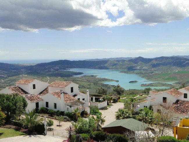 Kleinschalig vakantiepark aan Viñuela meer (Málaga, Andalusië)