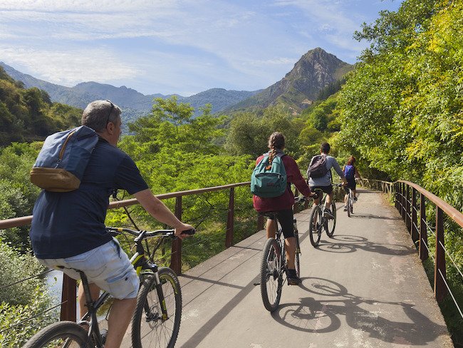 Fietsen over de Vía Verde Senda del Oso in Asturië (Noord Spanje)