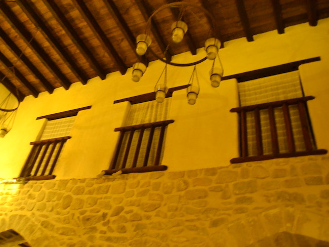 Vrouwengalerij in synagoge van Úbeda (Jaén, Andalusië)
