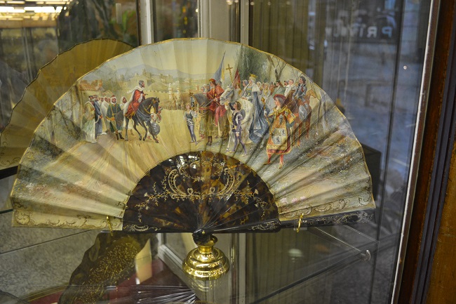 Een waaier over de inname van Granada in het kleine waaiermuseum van Madrid