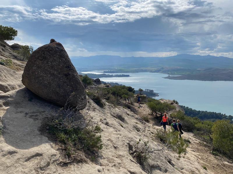 wandelen-meer-van-ardales-andalusie-vandamoutdoor-800x600.jpeg