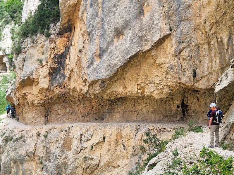 Wandelen door Congost de Mont Rebei kloof op grens tussen Aragon en Catalonië