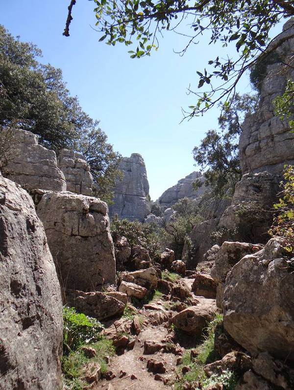 Hobbelige paden met vele stenen in El Torcal