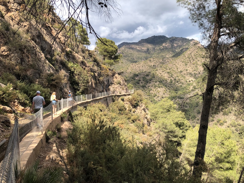 Hekwerk langs wandelroute acequia Frigiliana
