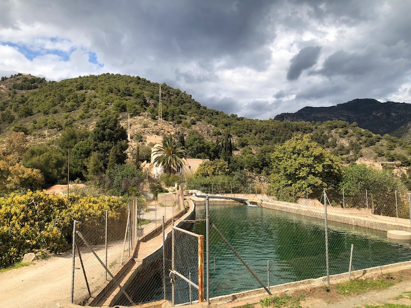 Het waterreservoir boven Frigiliana