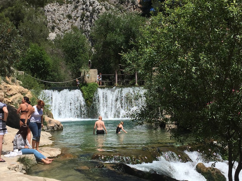 De watervallen van Algar in provincie Alicante (Valencia)