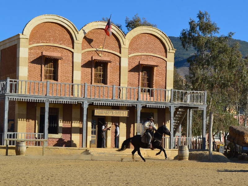 Cowboys in Wilde westen themapark in de Tabernas woestijn van Almeria