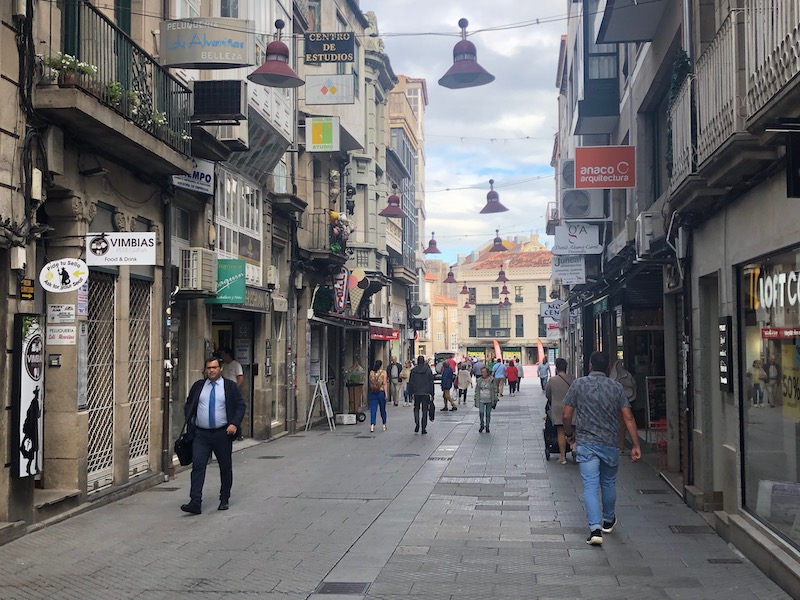 Winkels in de Rua Peregrina in Pontevedra (Galicië)